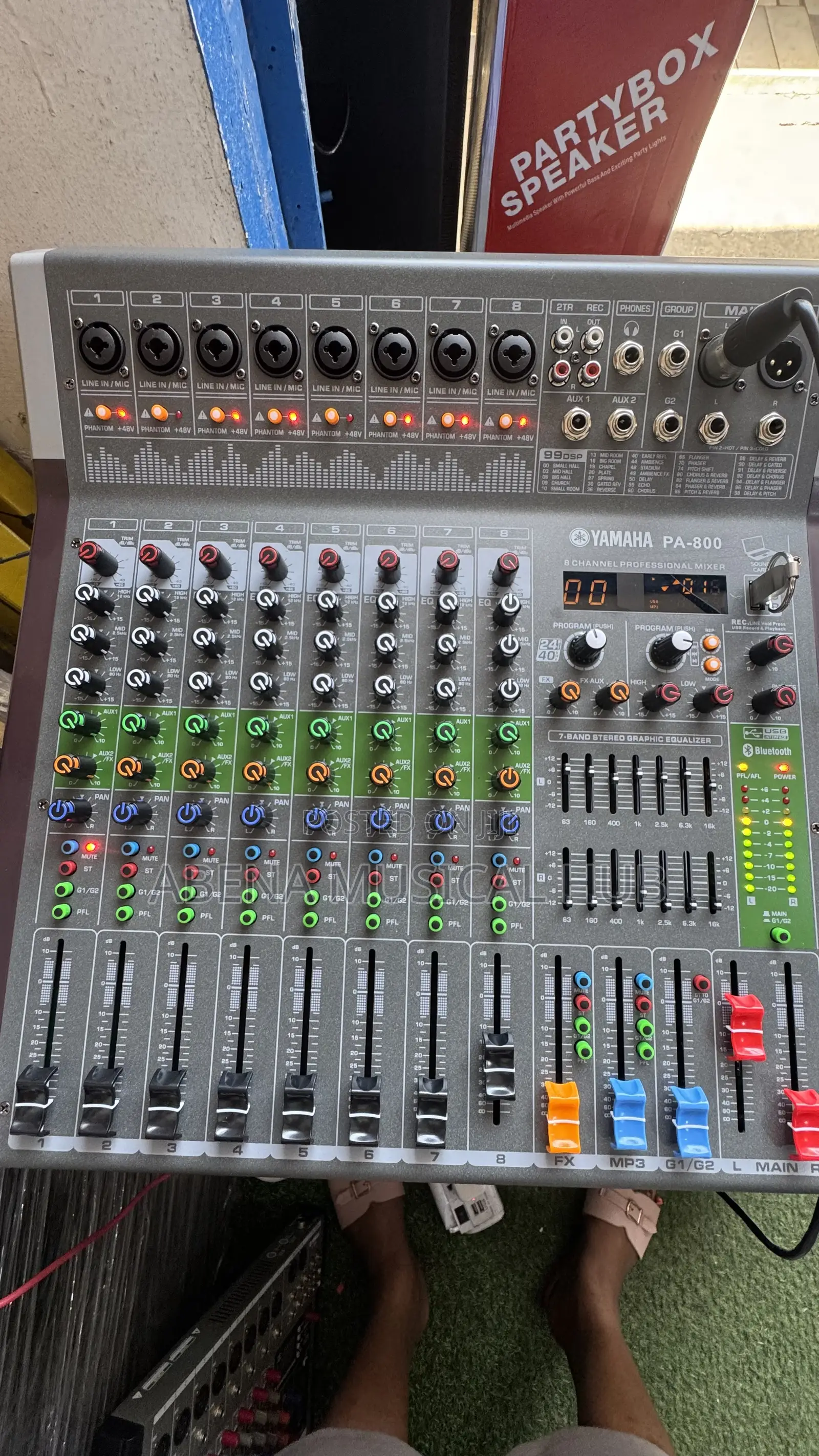 Yamaha 8 Channel Mixer