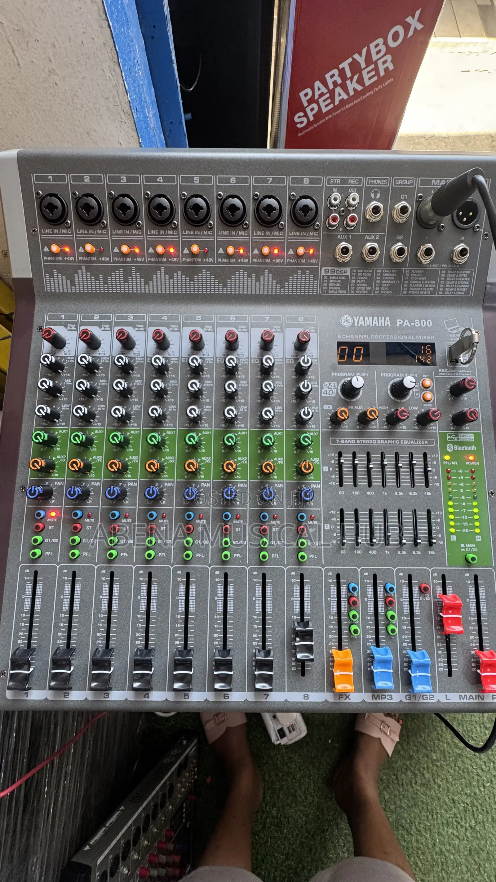 Yamaha 8 Channel Mixer
