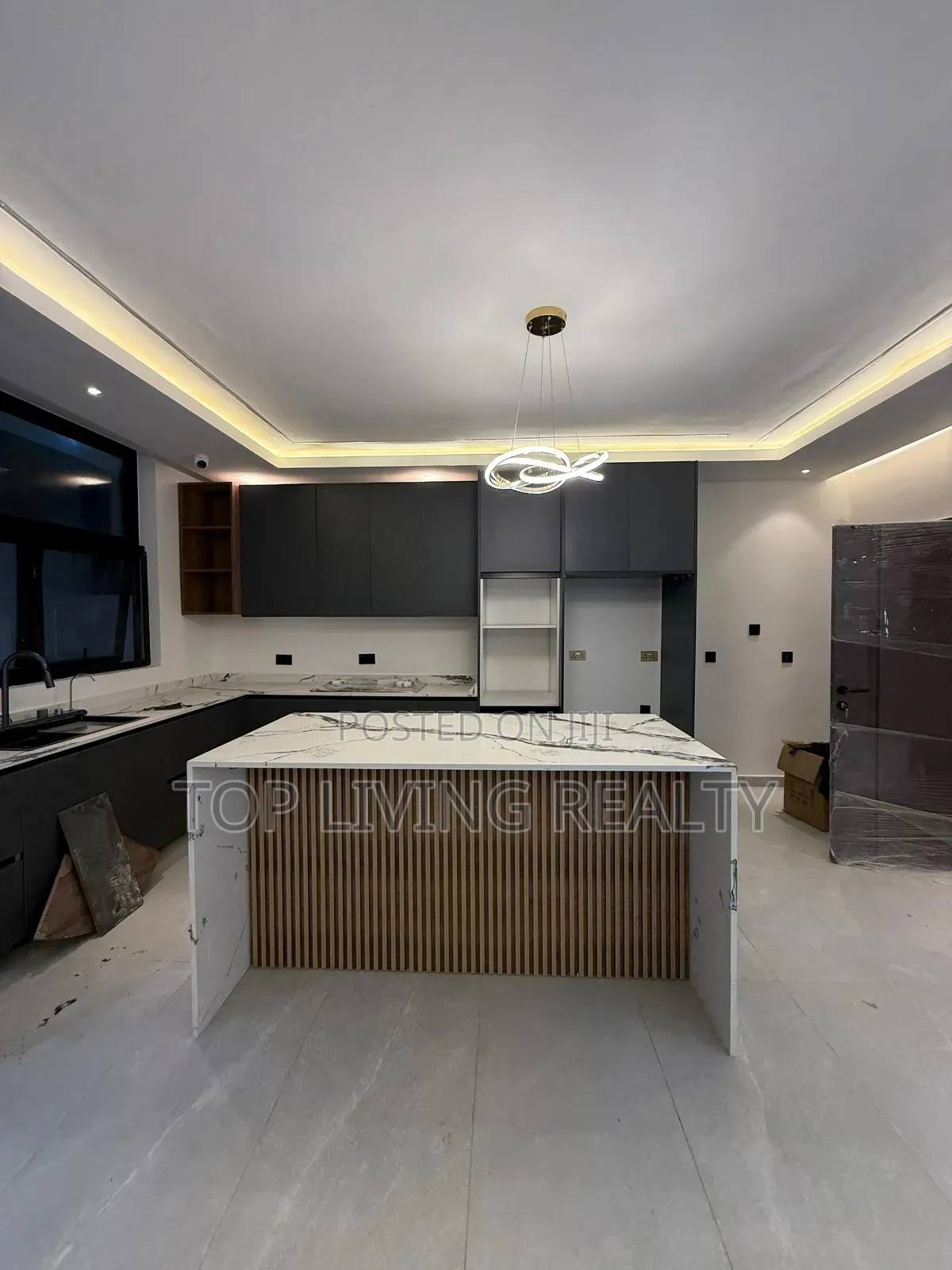 5bdrm House in Adjiringanor, Adjiriganor for sale