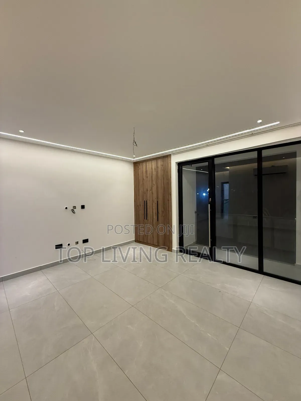 5bdrm House in Adjiringanor, Adjiriganor for sale