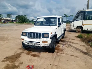 Mahindra Commander 2012 White