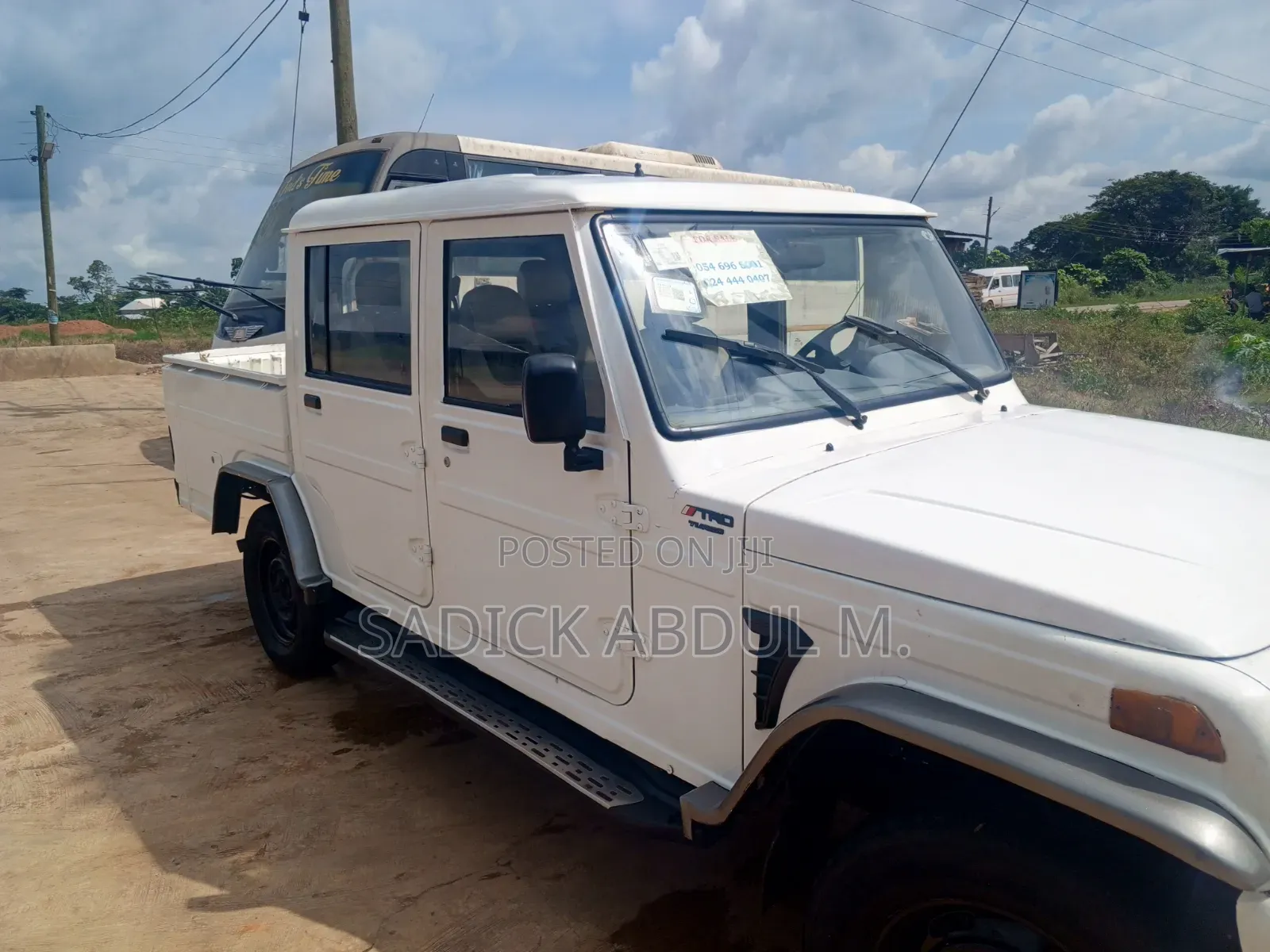 Mahindra Commander 2012 White