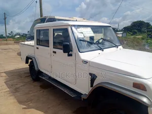 Mahindra Commander 2012 White