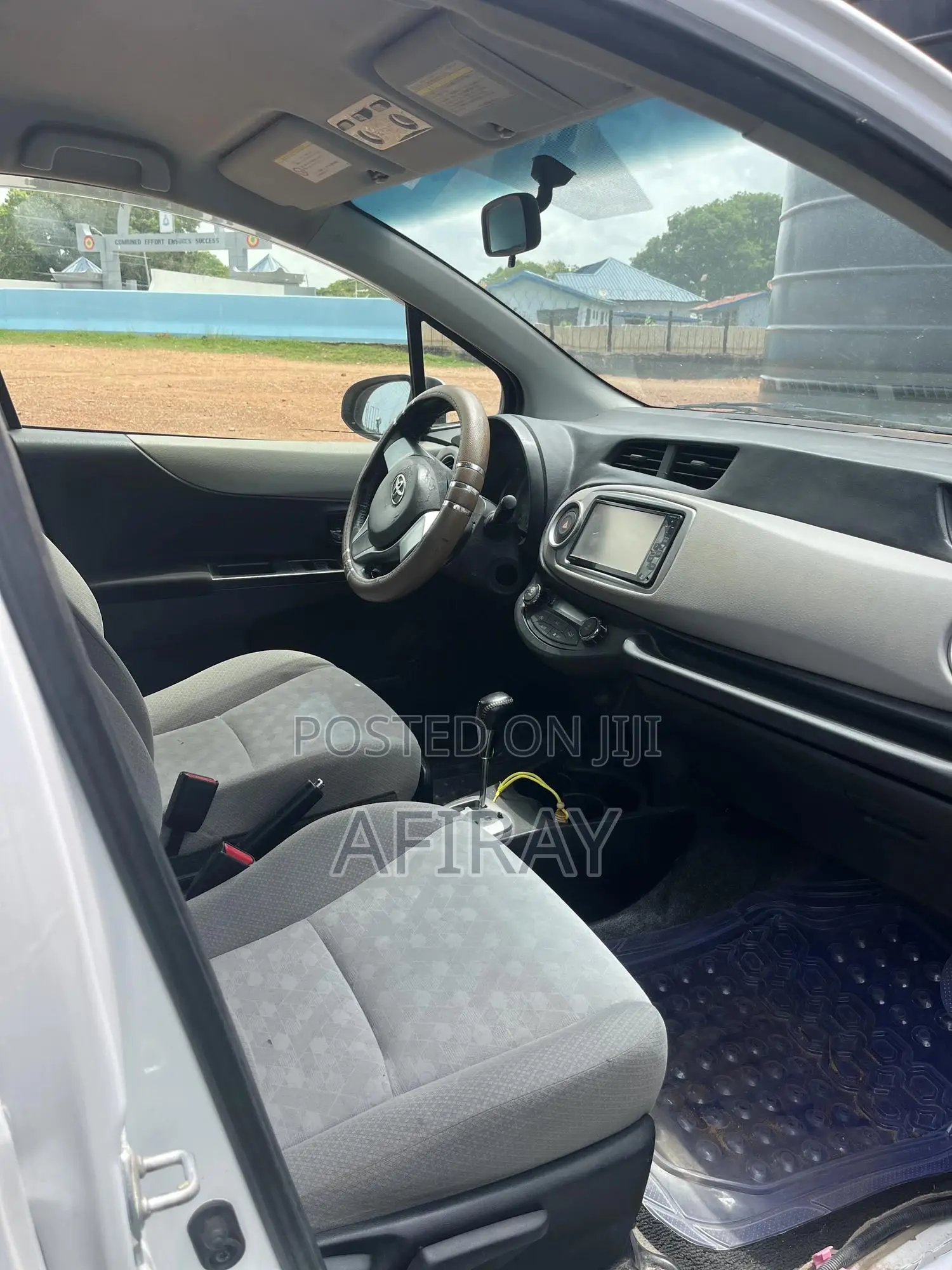 Toyota Vitz 1.5 FWD 3dr 2012 White