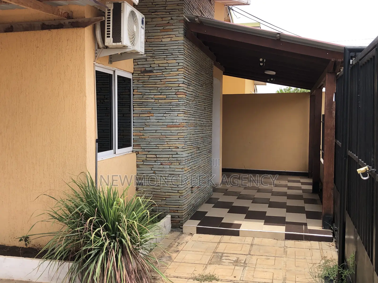 2bdrm Bungalow in Amrahia, Accra Metropolitan for sale