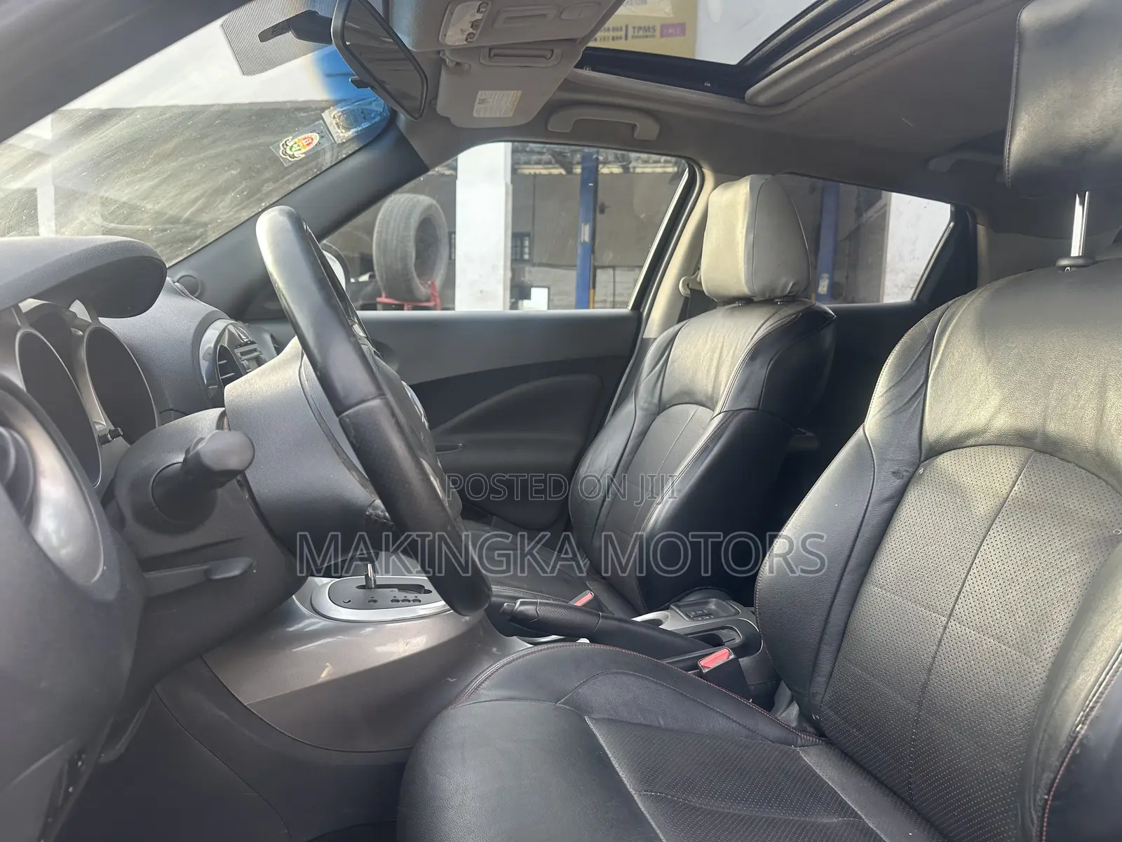 Nissan Juke SV 4dr Hatchback AWD (1.6L 4cyl Turbo CVT) 2014 Black