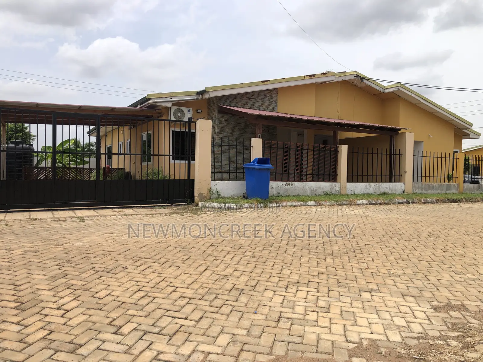 2bdrm Bungalow in Amrahia, Accra Metropolitan for sale