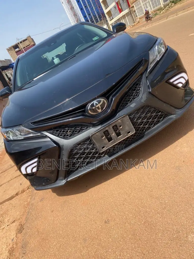 Toyota Camry SE FWD (2.5L 4cyl 8AM) 2018 Black