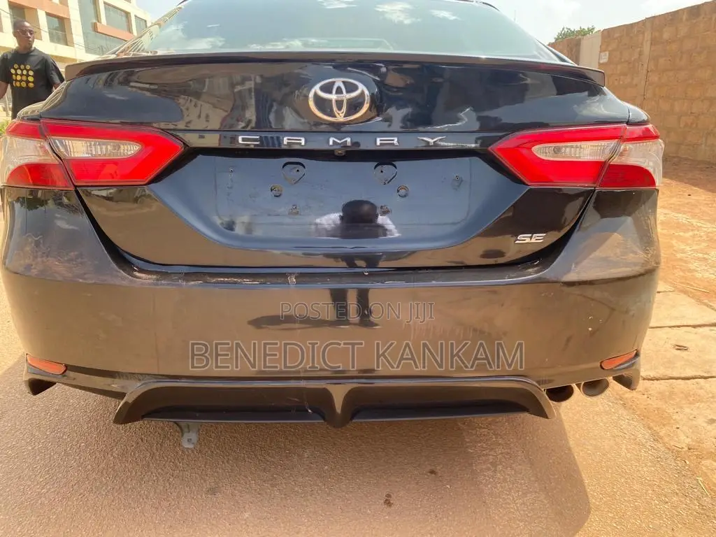Toyota Camry SE FWD (2.5L 4cyl 8AM) 2018 Black