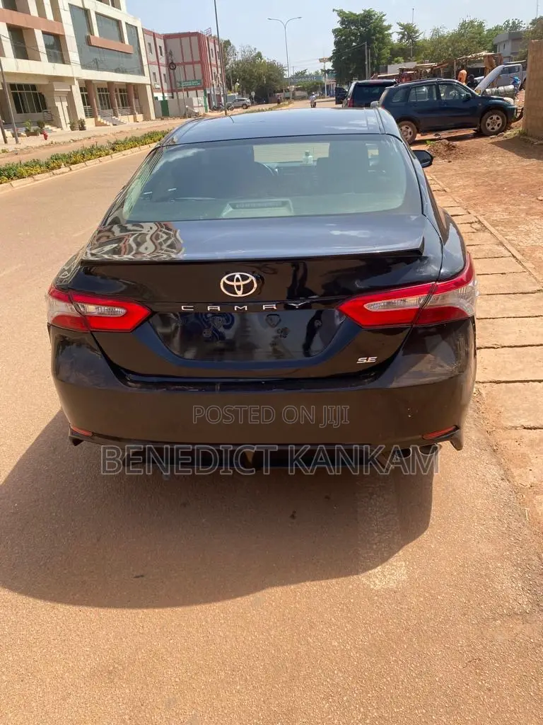 Toyota Camry SE FWD (2.5L 4cyl 8AM) 2018 Black