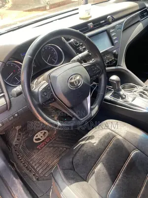 Toyota Camry SE FWD (2.5L 4cyl 8AM) 2018 Black