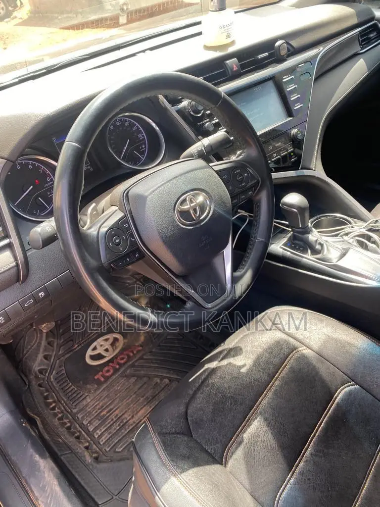 Toyota Camry SE FWD (2.5L 4cyl 8AM) 2018 Black