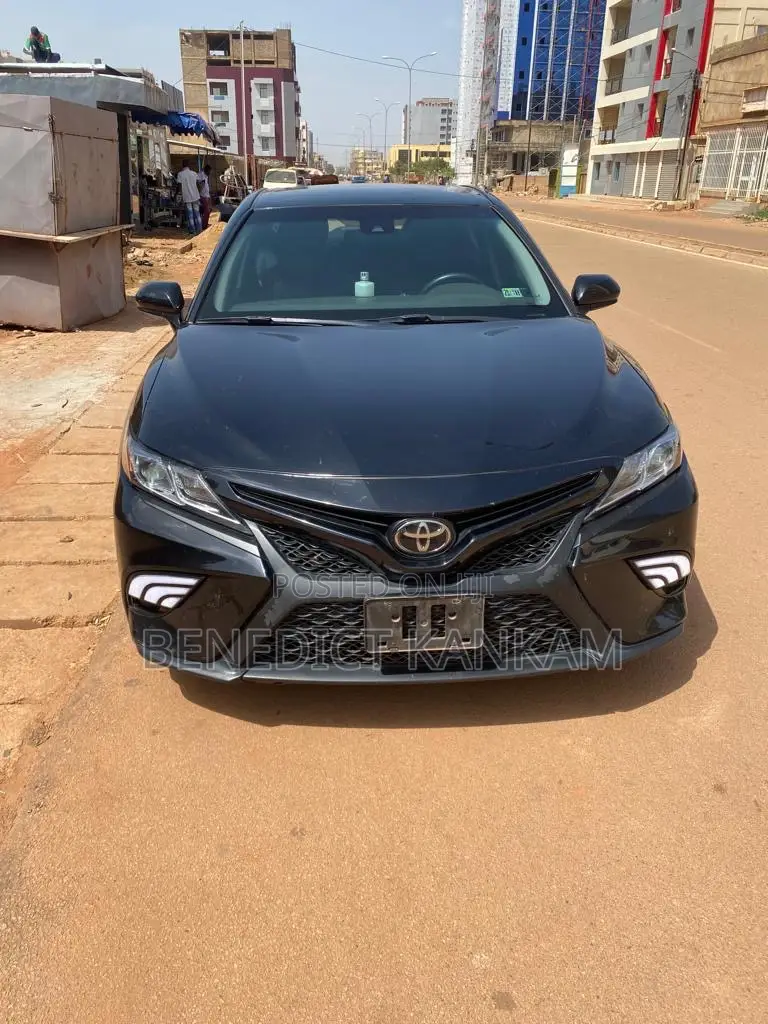 Toyota Camry SE FWD (2.5L 4cyl 8AM) 2018 Black