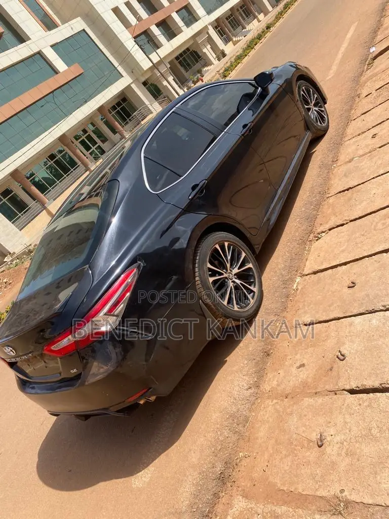 Toyota Camry SE FWD (2.5L 4cyl 8AM) 2018 Black