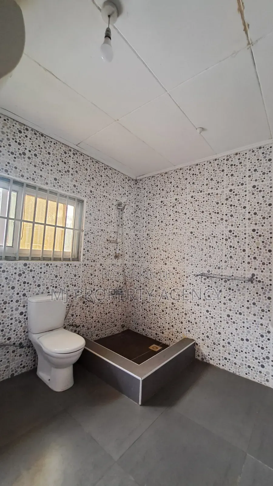 7bdrm House in Community 12, Sakumono for rent