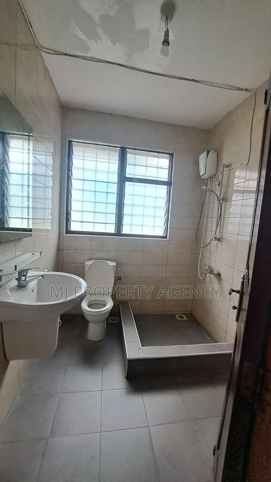 7bdrm House in Community 12, Sakumono for rent