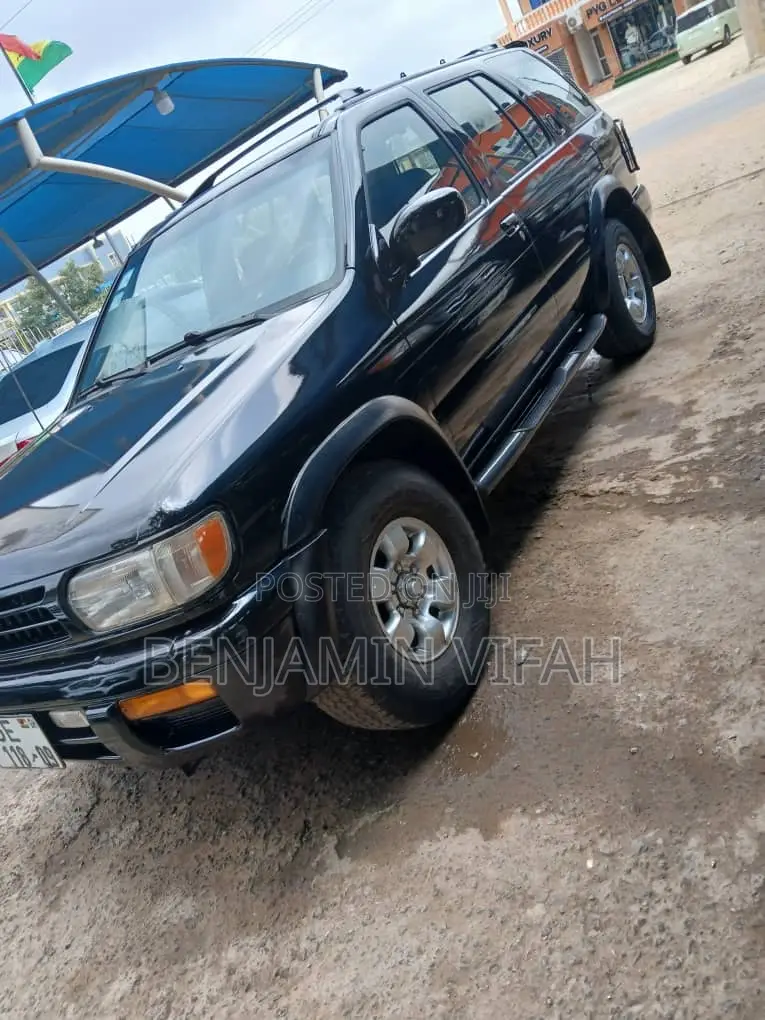 Nissan Pathfinder Automatic 2000 Black