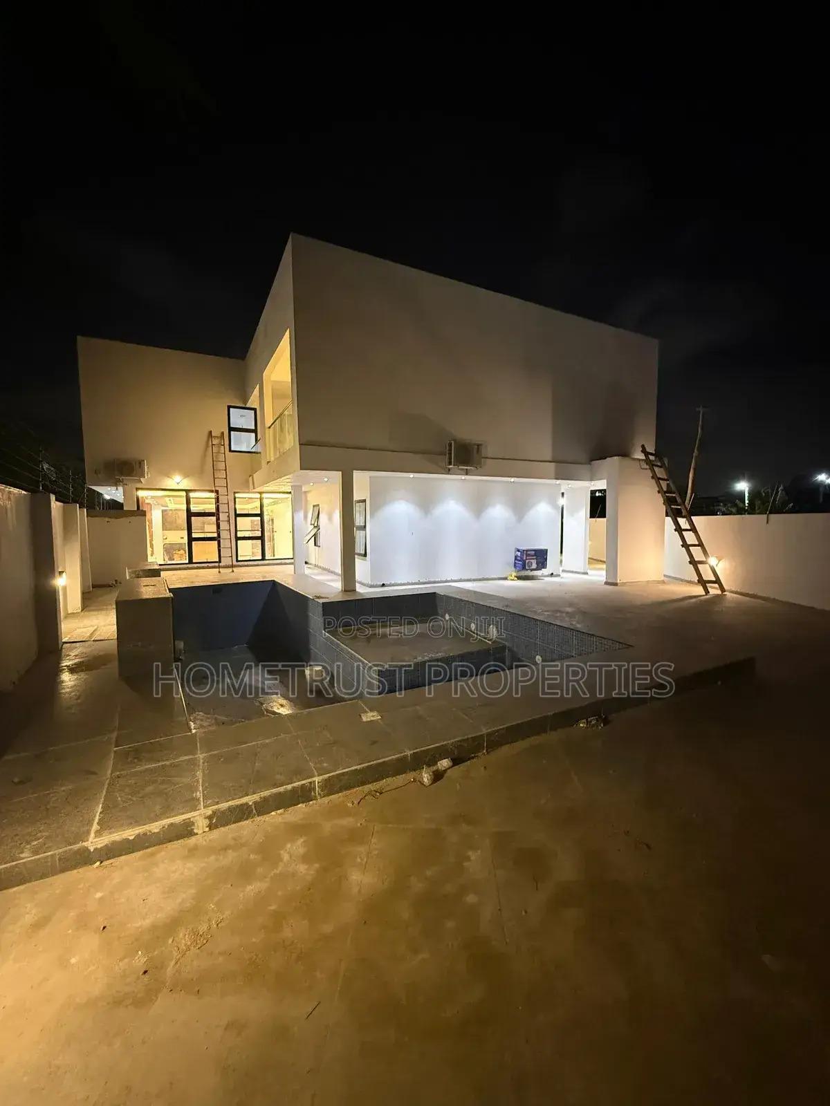 4bdrm Duplex in East Legon, American House for sale