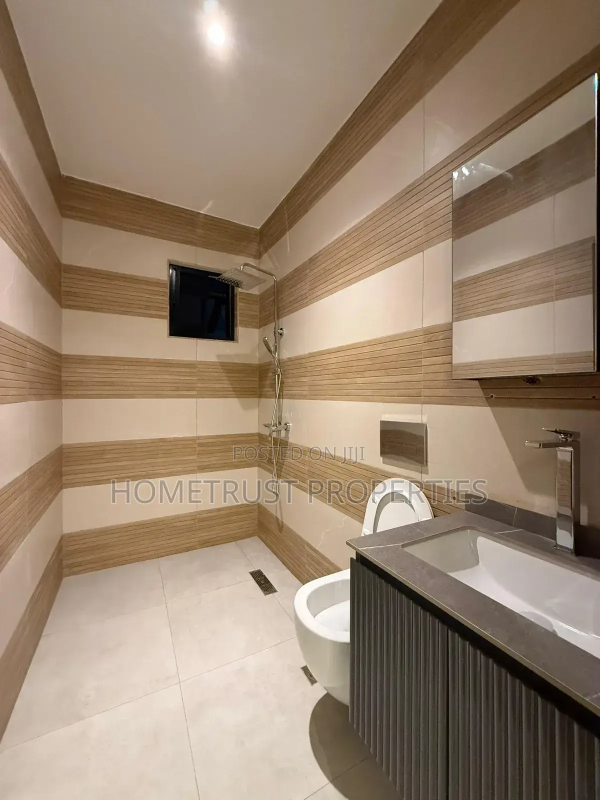 4bdrm Duplex in East Legon, American House for sale