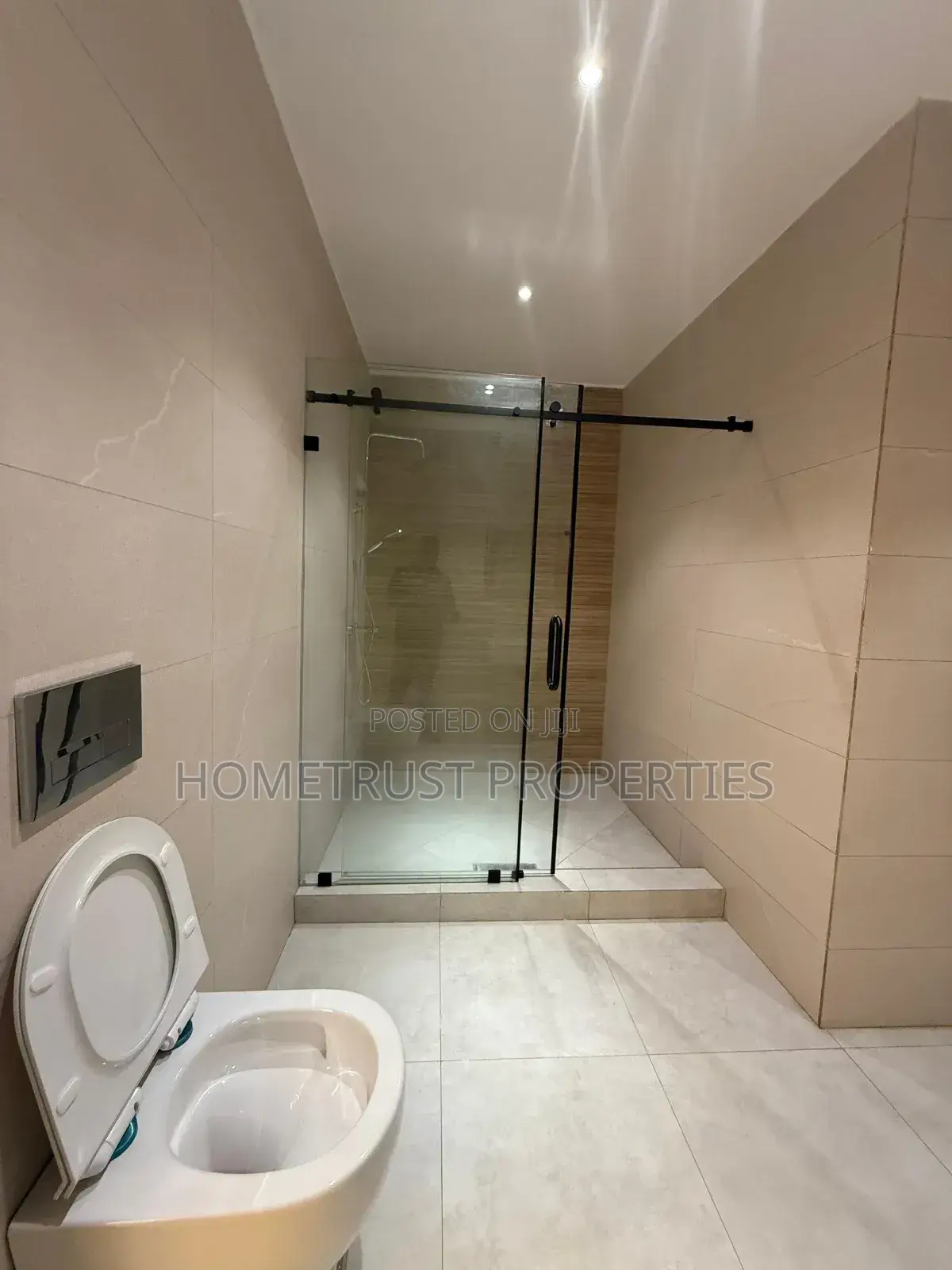 4bdrm Duplex in East Legon, American House for sale