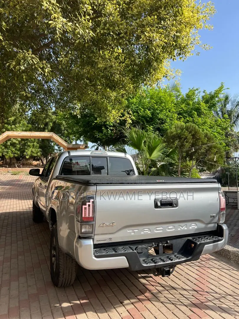 Toyota Tacoma SR Double Cab 5' Bed V6 AT 2023 Silver