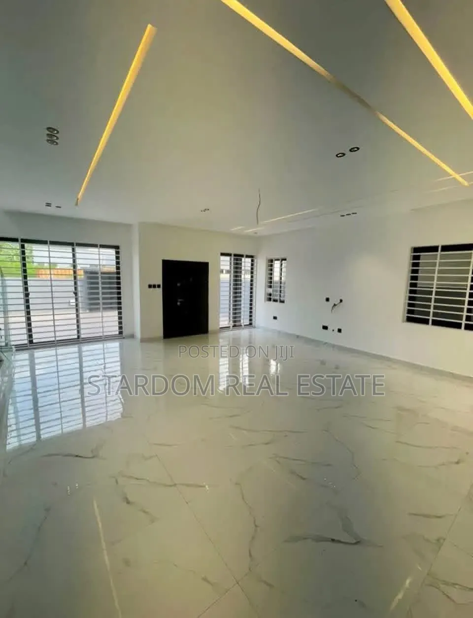 4bdrm Duplex in Ayi Mensah, Oyarifa Mall Area for sale