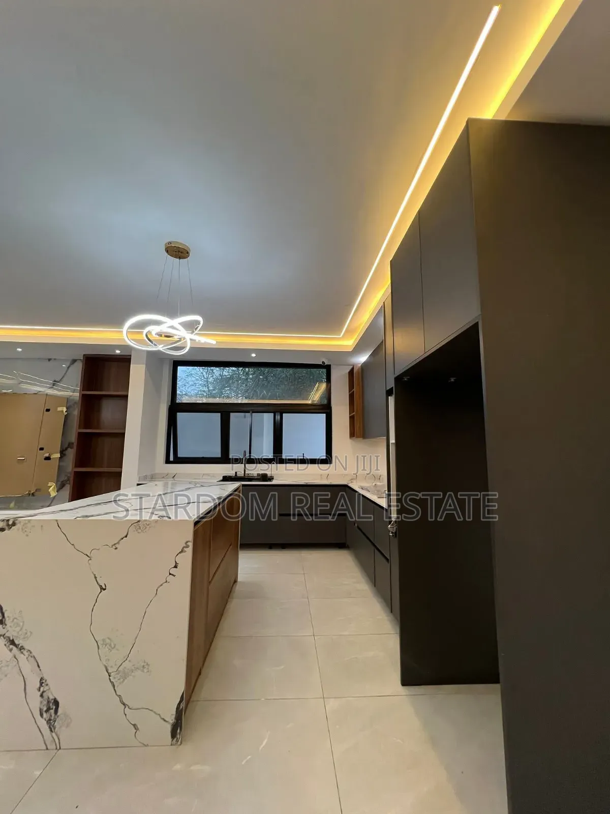 4bdrm Duplex in Adjiringanor, Ability for sale