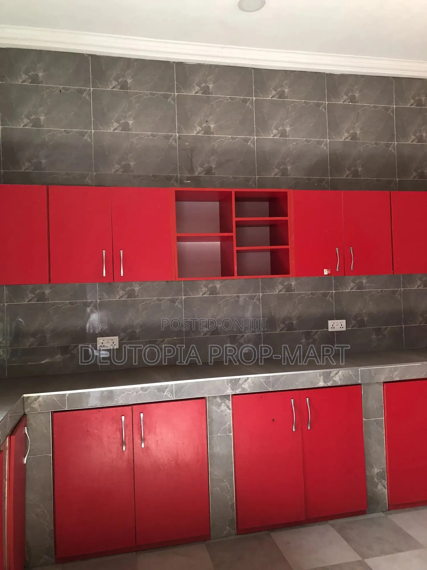 5bdrm House in Devtraco, Tema Metropolitan for rent