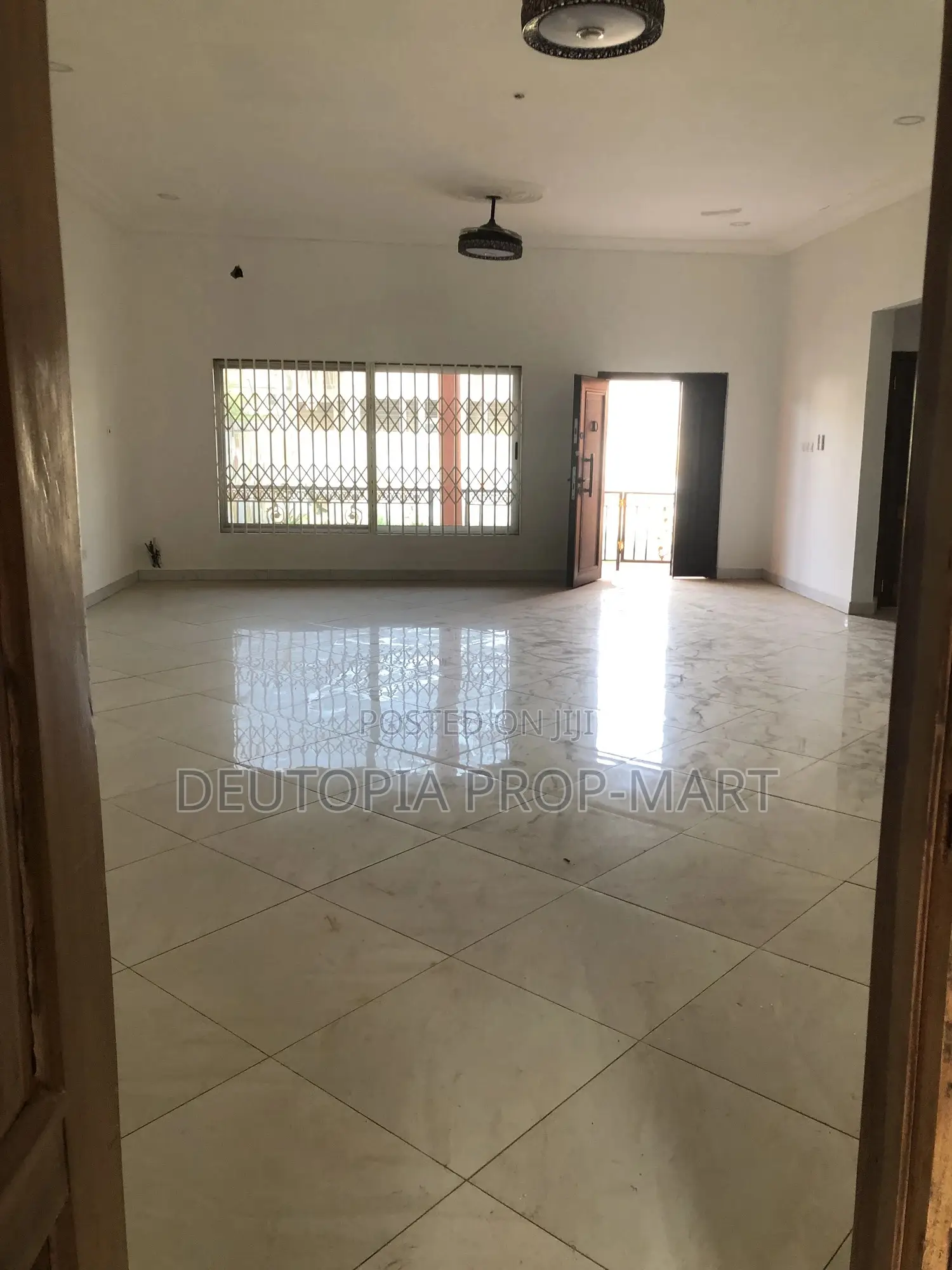 5bdrm House in Devtraco, Tema Metropolitan for rent