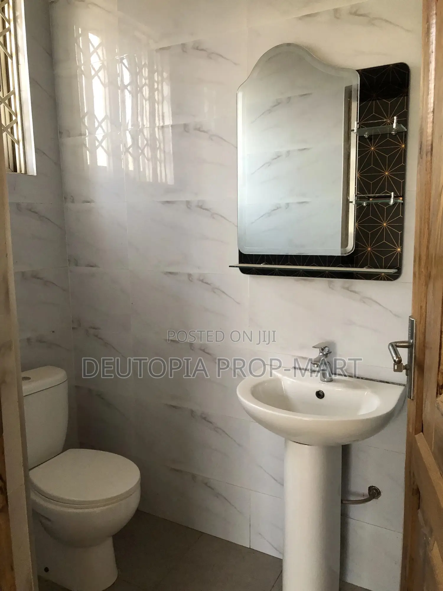 5bdrm House in Devtraco, Tema Metropolitan for rent