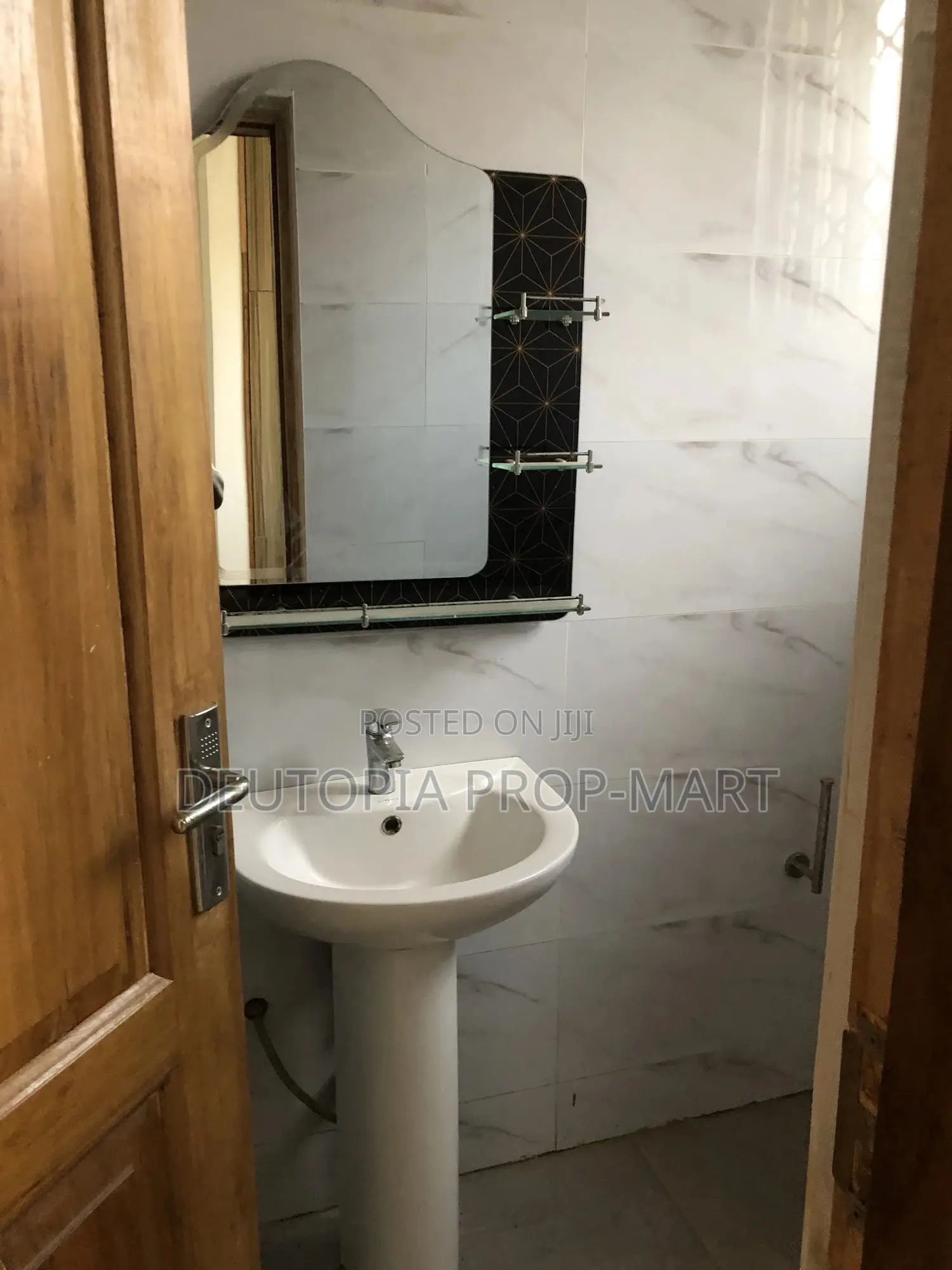5bdrm House in Devtraco, Tema Metropolitan for rent