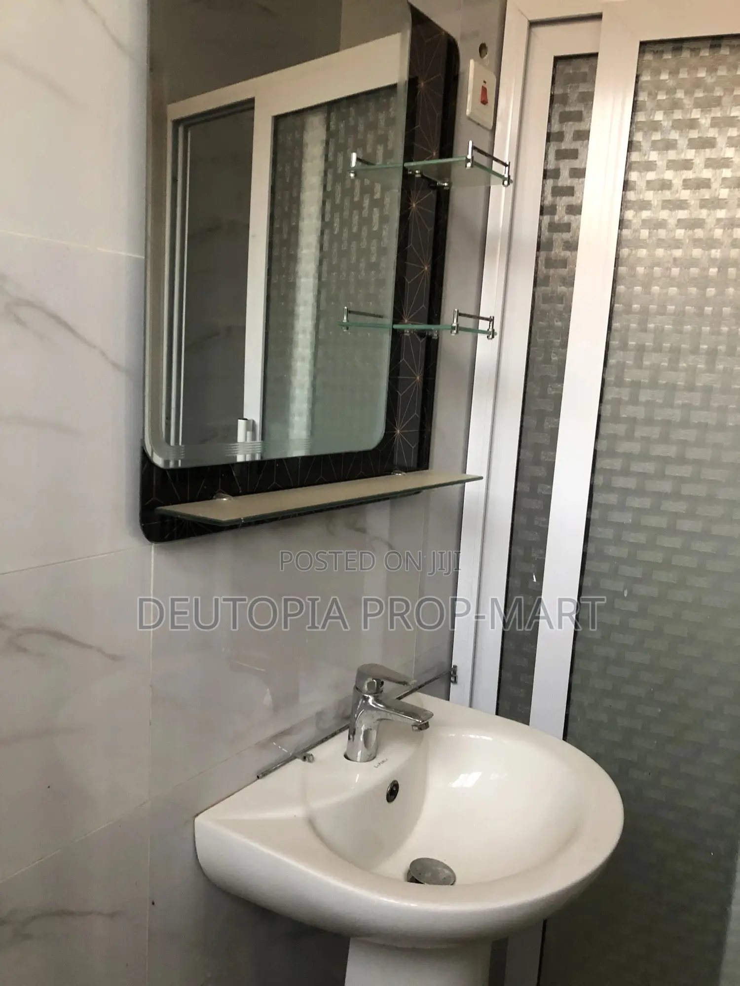 5bdrm House in Devtraco, Tema Metropolitan for rent
