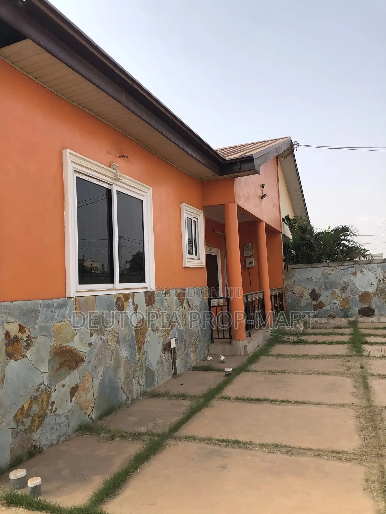 5bdrm House in Devtraco, Tema Metropolitan for rent