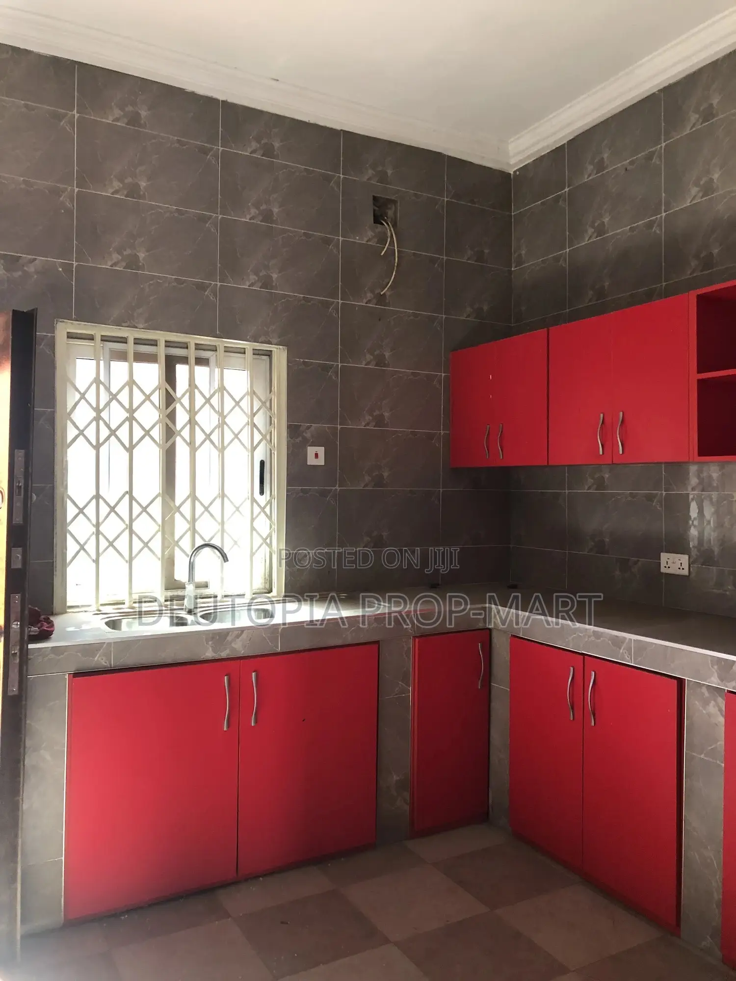 5bdrm House in Devtraco, Tema Metropolitan for rent