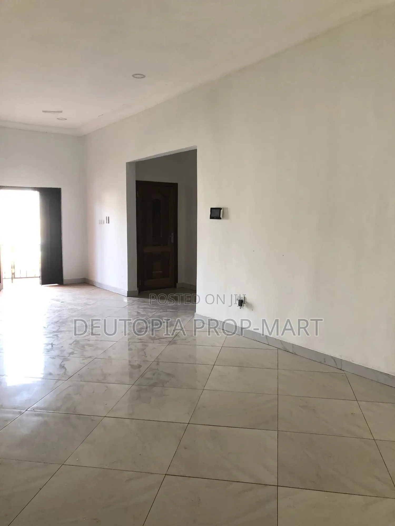 5bdrm House in Devtraco, Tema Metropolitan for rent