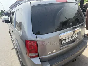 Honda Pilot Touring 4dr SUV 4WD (3.5L 6cyl 5A) 2009 Silver