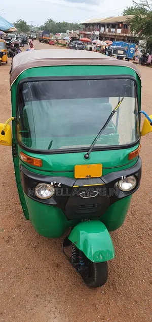 Bajaj RE 2025 Green
