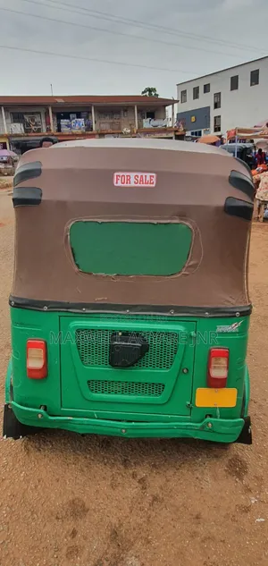 Bajaj RE 2025 Green