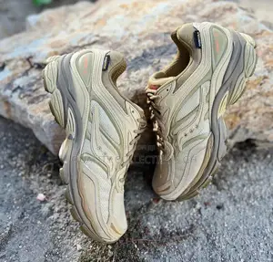 Saucony Starcow Omni 9