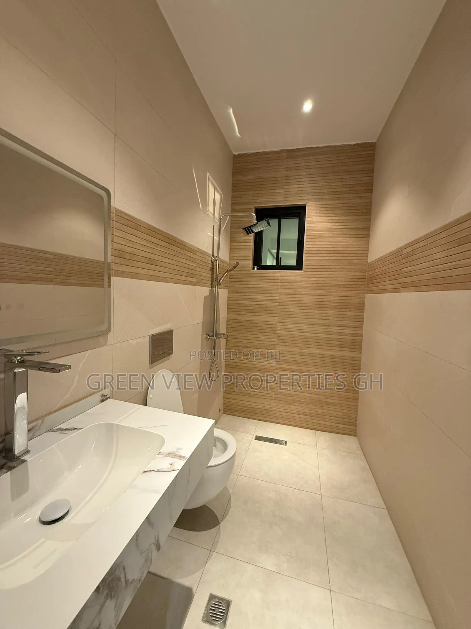 4bdrm Maisonette in Adjiriganor for sale