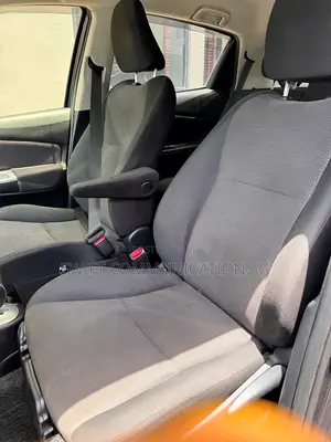 Toyota Vitz 1.3 FWD 5dr 2016 Gray