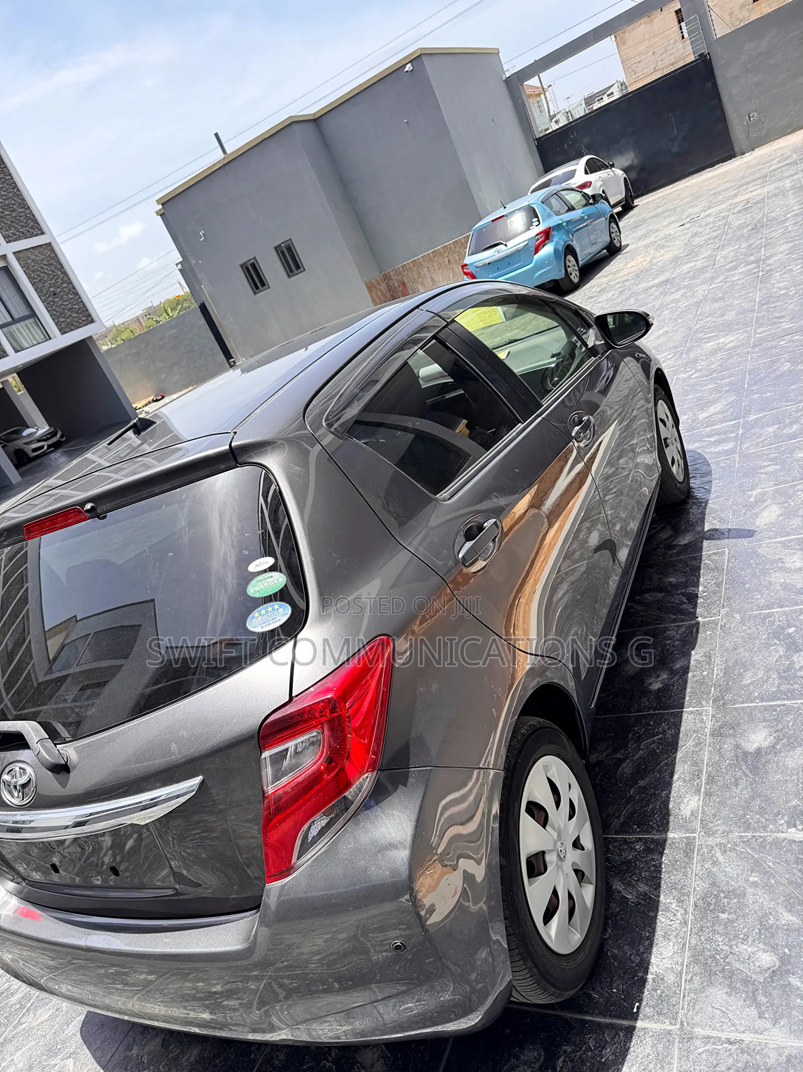 Toyota Vitz 1.3 FWD 5dr 2016 Gray
