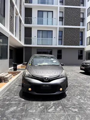 Toyota Vitz 1.3 FWD 5dr 2016 Gray