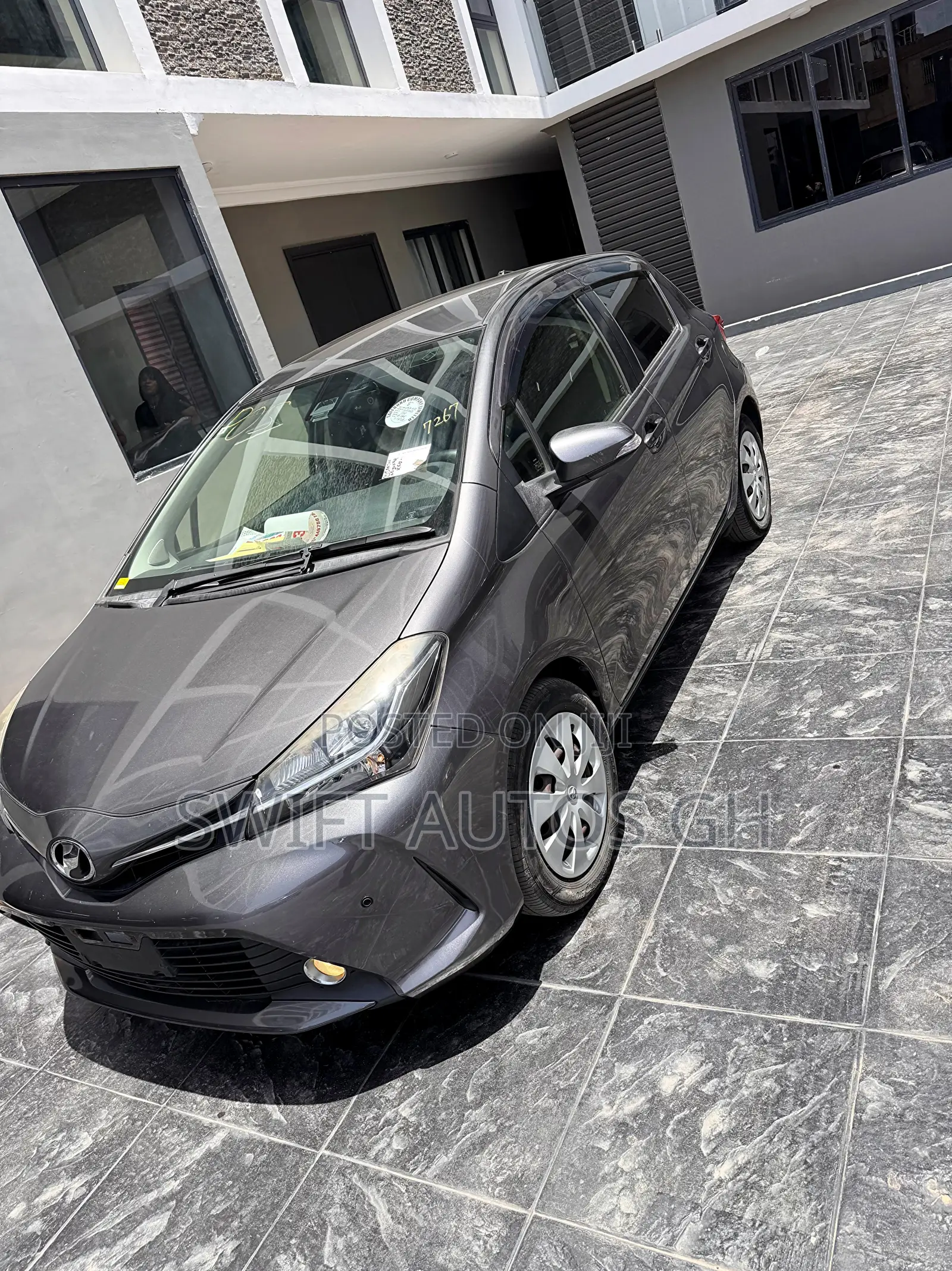 Toyota Vitz 1.3 FWD 5dr 2016 Gray