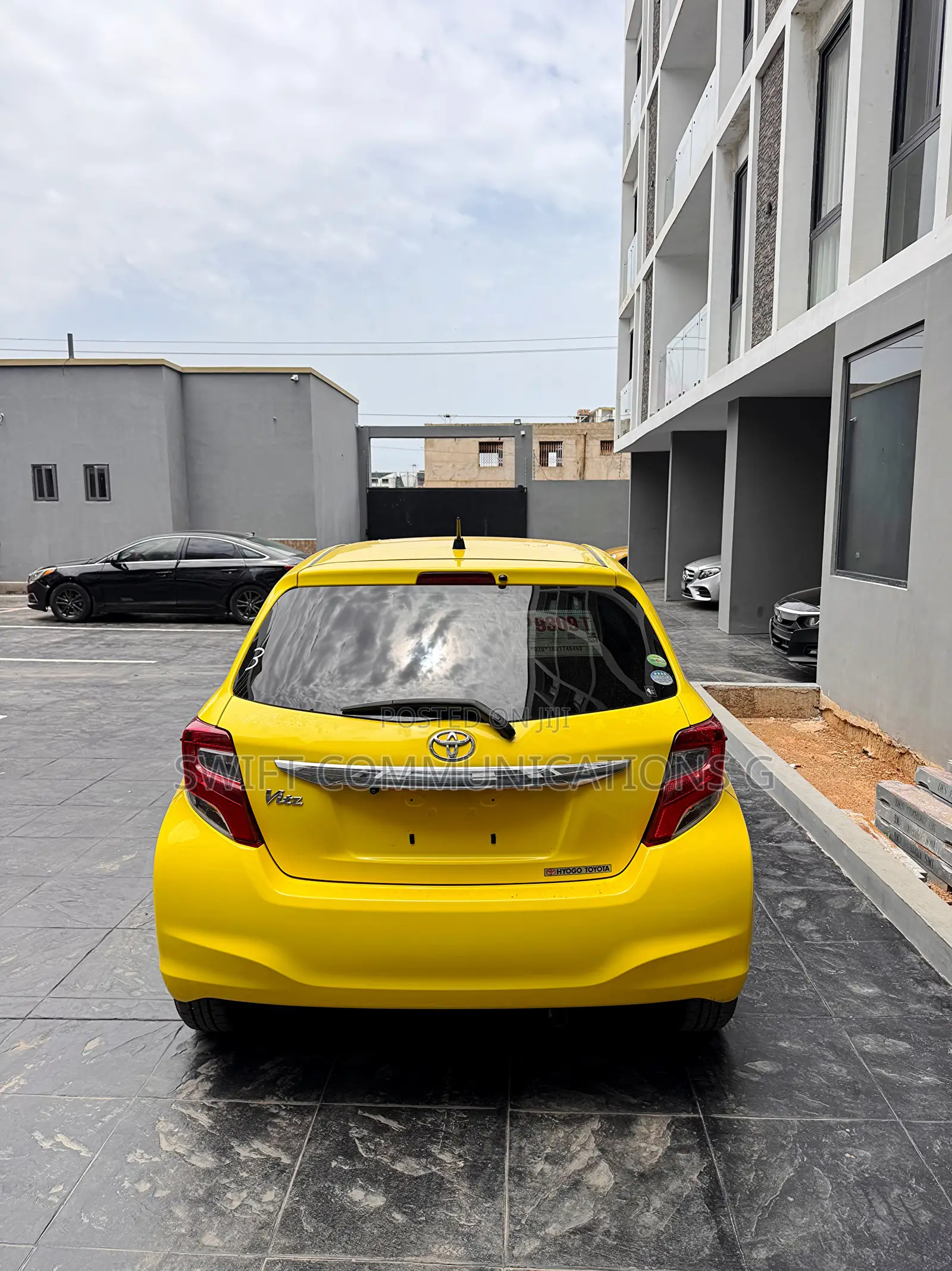 Toyota Vitz 1.3 FWD 5dr 2015 Yellow