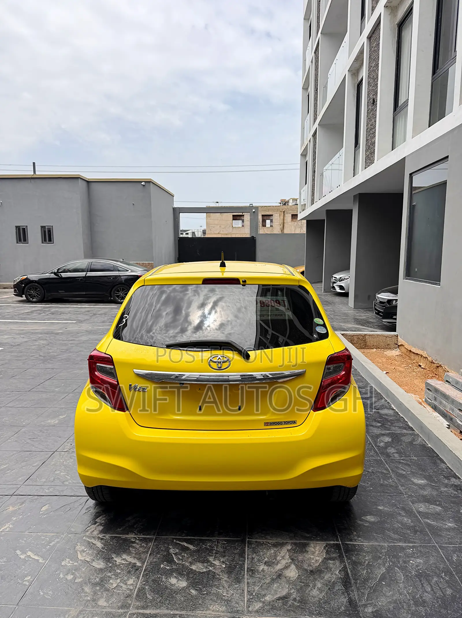 Toyota Vitz 1.3 FWD 5dr 2015 Yellow