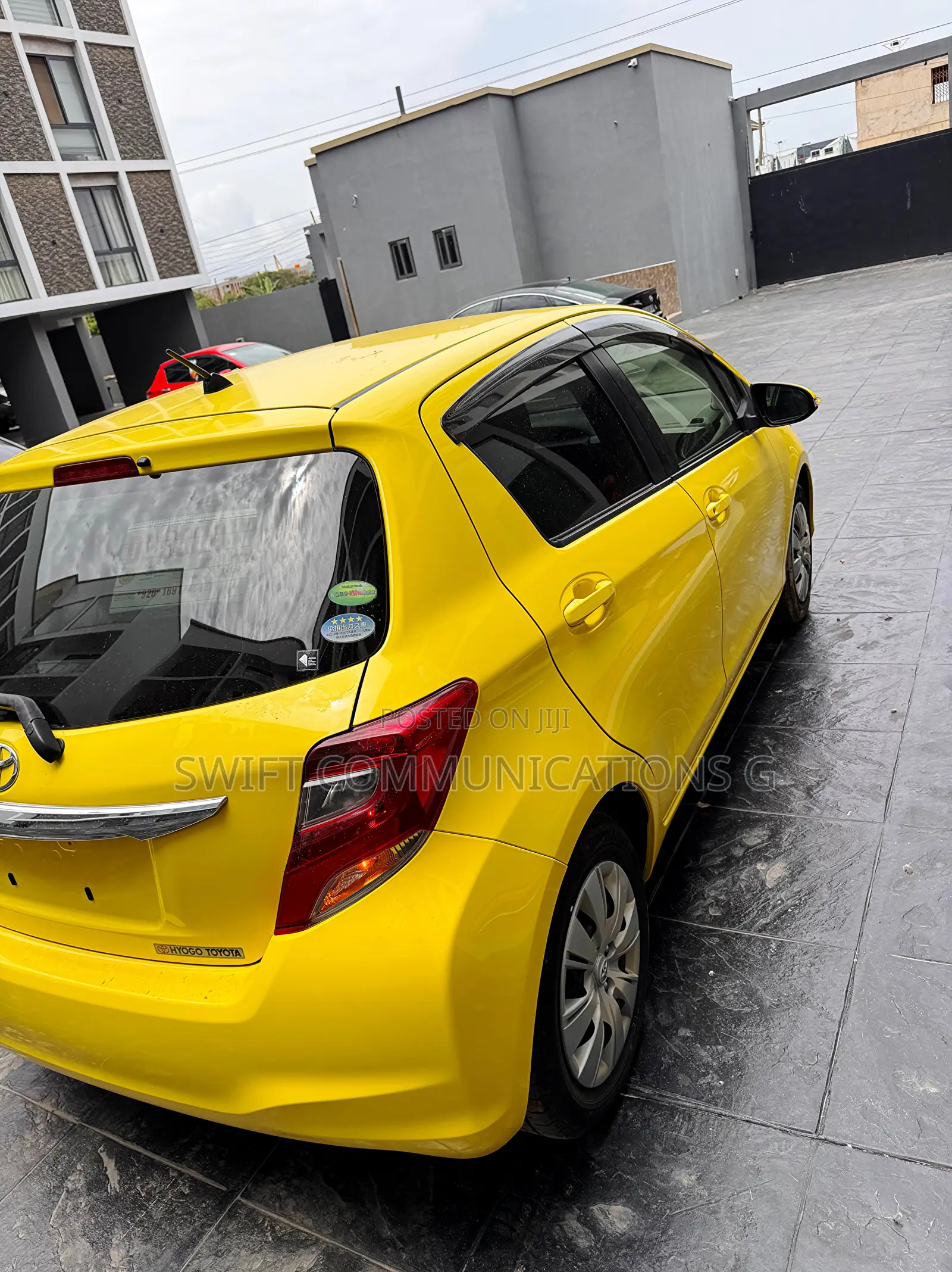 Toyota Vitz 1.3 FWD 5dr 2015 Yellow