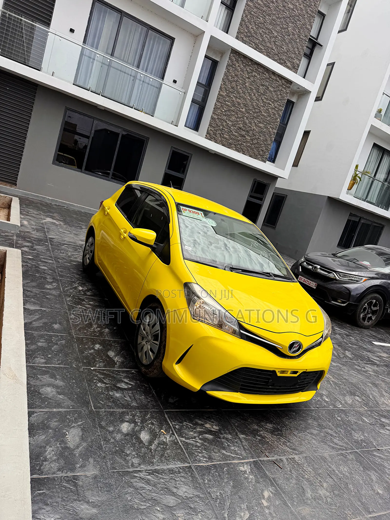 Toyota Vitz 1.3 FWD 5dr 2015 Yellow