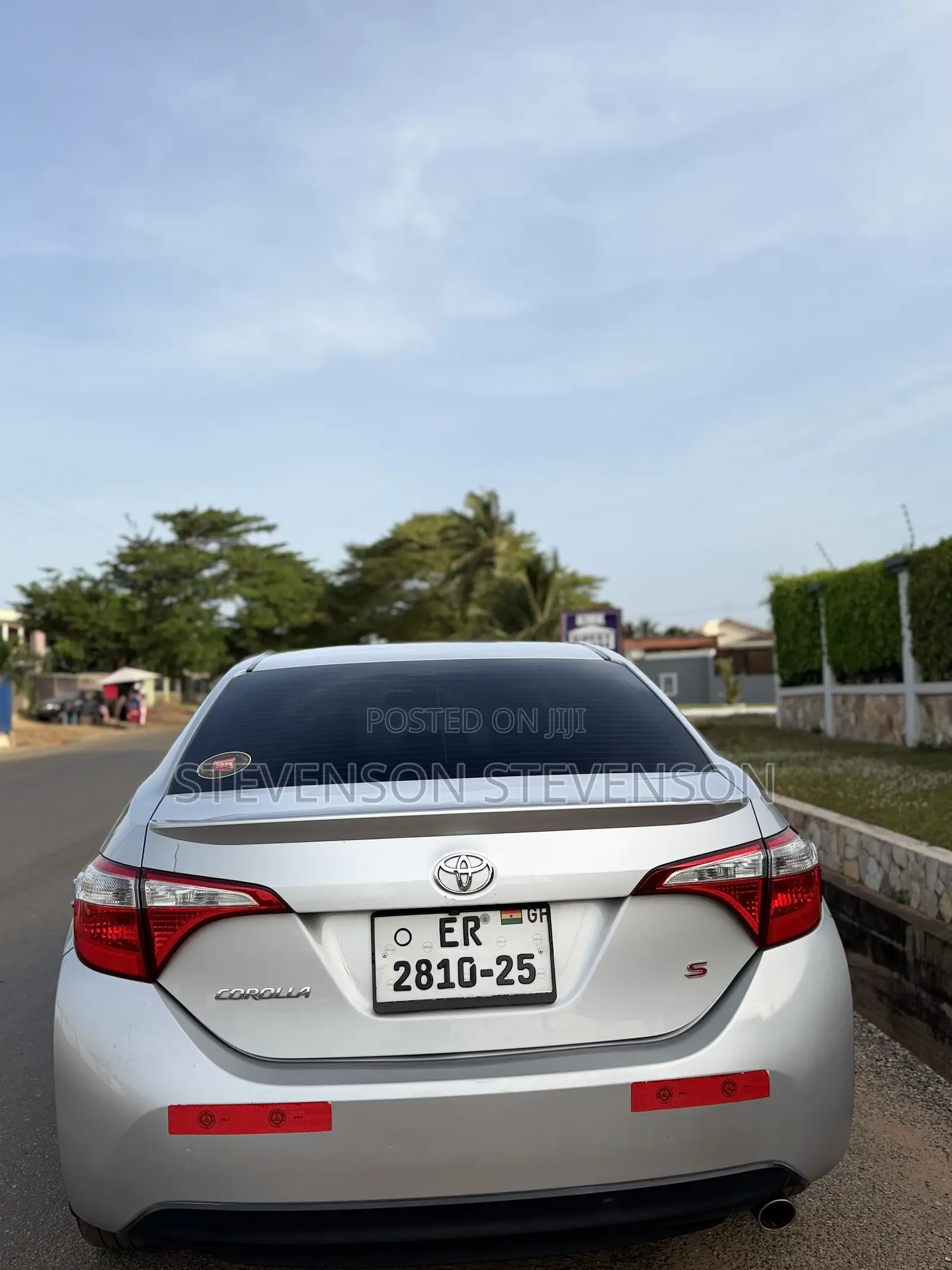 Toyota Corolla LE ECO Premium (1.8L 4cyl CVT) 2016 Silver