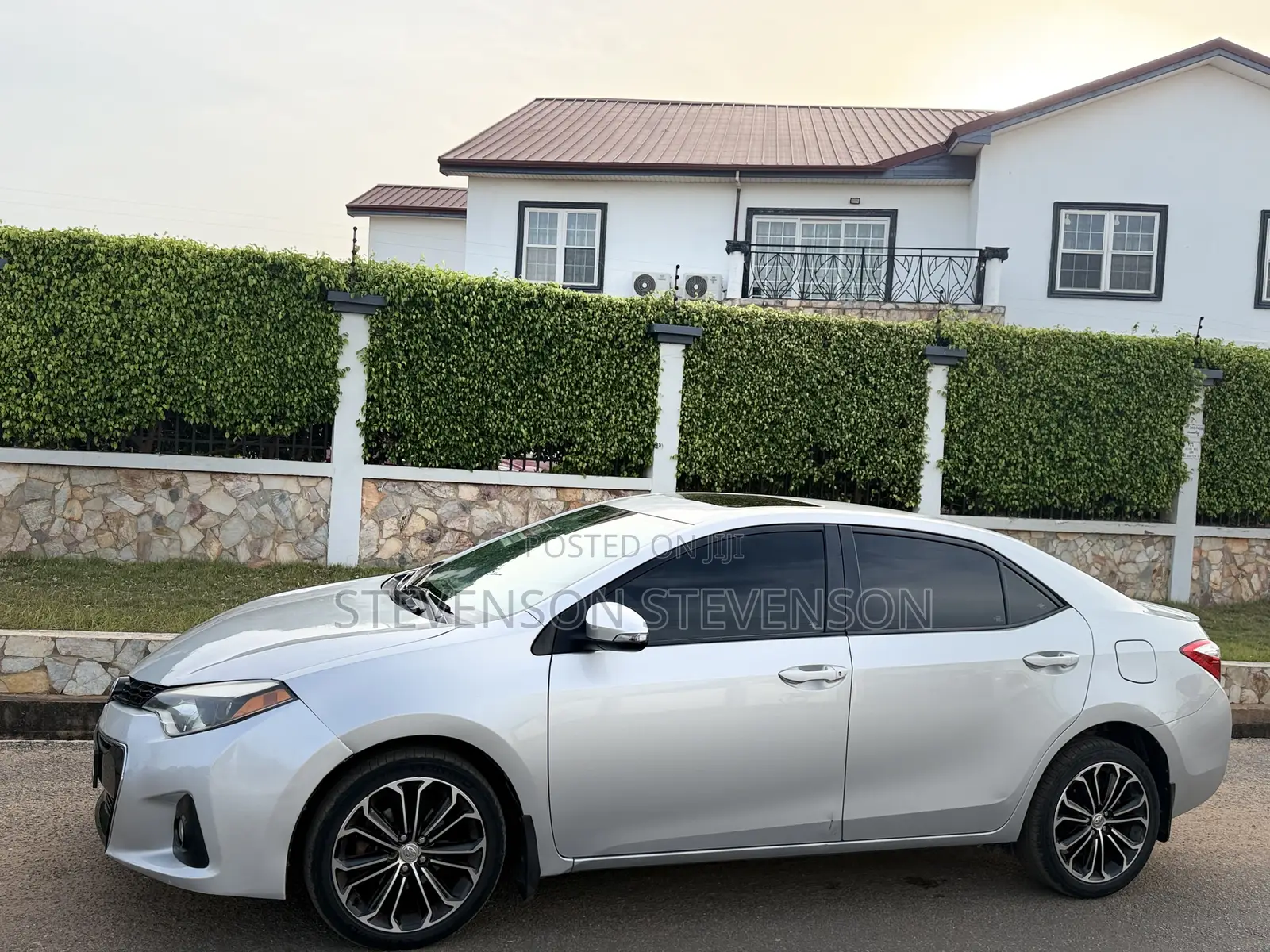 Toyota Corolla LE ECO Premium (1.8L 4cyl CVT) 2016 Silver